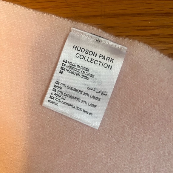 New Hudson park collection cashmere wool throw - Picture 3 of 4